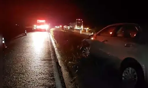 Motociclista morre em acidente envolvendo quatro veículos na BR-376