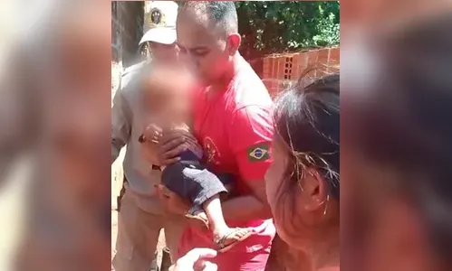 Bebê é resgatado após cair em buraco de 2,5 metros de profundidade