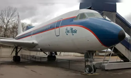 Avião de Elvis que homenageia filha tem cinto banhado a ouro