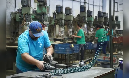 Auxiliar de produção lidera vagas de trabalho no Paraná; confira