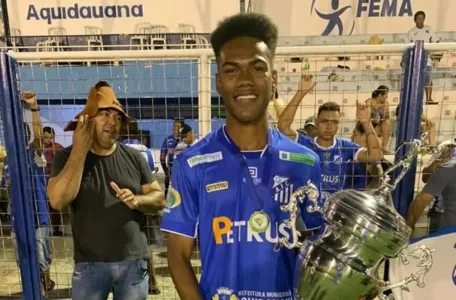 Anderson Costa, de 21 anos, conhecido como "Costinha", morreu na noite de quinta