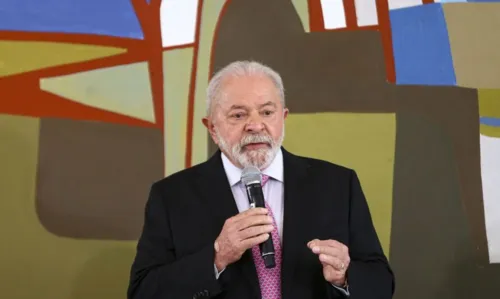 Após um mês no poder, Lula tirou do papel promessas de campanha