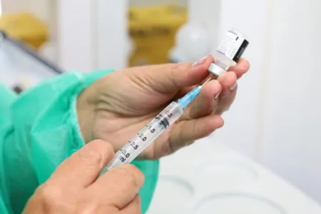 Arapongas segue aplicando da 4ª dose (segunda dose de reforço) para as pessoas com 18 anos ou mais