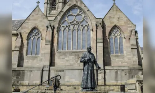 Padre é investigado por convidar fiéis para 'festa do sexo'