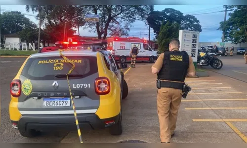 Câmera registra momento que atiradores matam homem em posto no PR