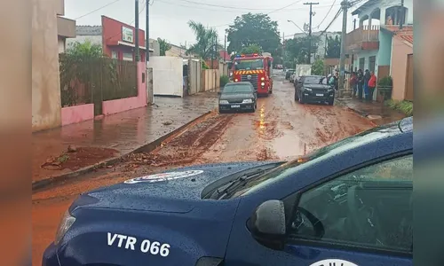 Temporal causa desmoronamentos em bairros de Arapongas