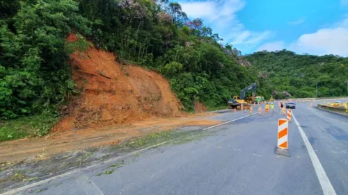 Conforme a PRF, a circulação de veículos teve início às 09 horas