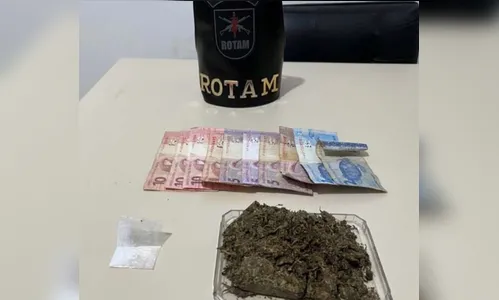 ROTAM apreende drogas e prende mulher suspeita de tráfico, na região