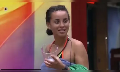 Domitila toma banho de sal grosso antes do paredão; entenda
