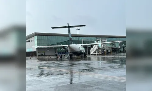 Avião com passageiros é arrastado por vento em aeroporto no Paraná
