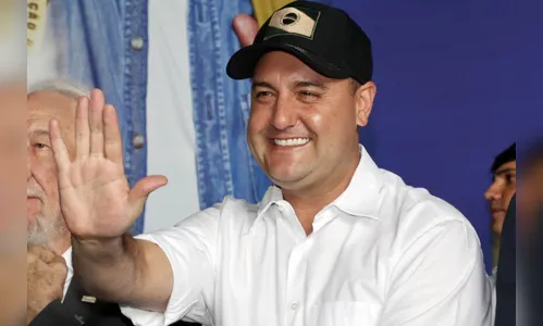 Em vídeo, Ratinho Junior conta que fez implante de cabelo; entenda