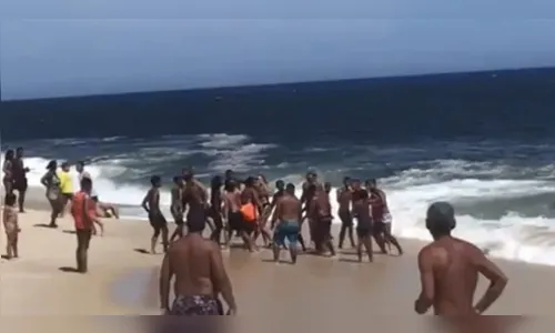 Cinco pessoas da mesma família são arrastadas por onda no RJ