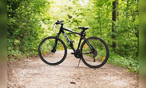 Ciclista fica sem roupas após roubo em estrada rural de Arapongas