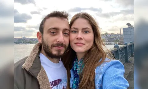 Brasileira fica desesperada ao não ter notícias do namorado turco