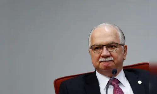 Estados e municípios não podem proibir linguagem neutra, decide STF