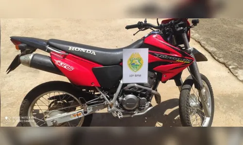 Motociclista sem CNH fura semáforo e tem moto apreendida em Califórnia