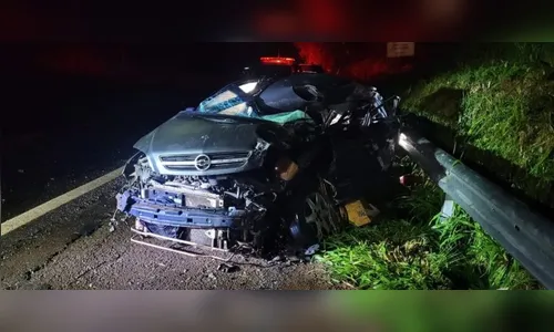 Colisão entre dois carros e caminhão mata motorista na PR-323