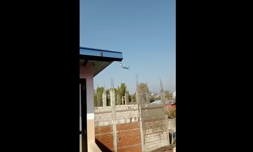 Avião cai no Nepal, deixa 68 mortos e provoca estragos em cidade; veja