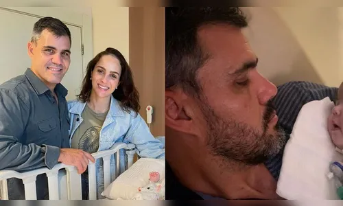 Na imagem, a pequena surge adormecida no colo do pai enquanto está ligada a alguns aparelhos