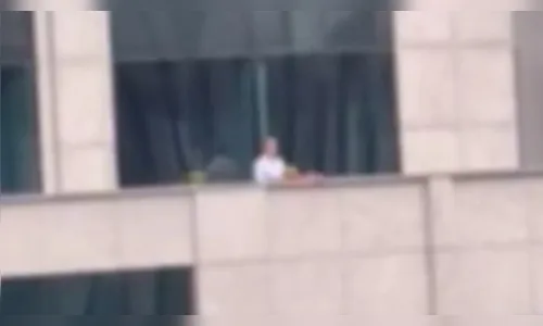 Casal é flagrado tendo relações íntimas em terraço de prédio em SP