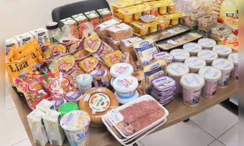 Arapongas: Procon fiscaliza supermercados e recolhe alimentos vencidos