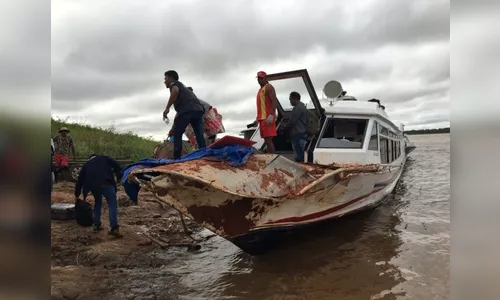 Lancha bate em barranco e deixa feridos no Rio Solimões, no AM