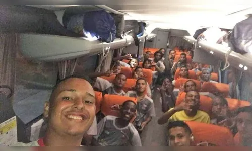 Treinador morto em acidente fez selfie com atletas antes da tragédia