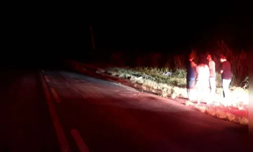 Mulher morre atropelada por caminhonete na PR-218,  motorista fugiu