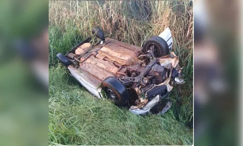 Motorista fica inconsciente ao perder o controle e capotar na BR-376