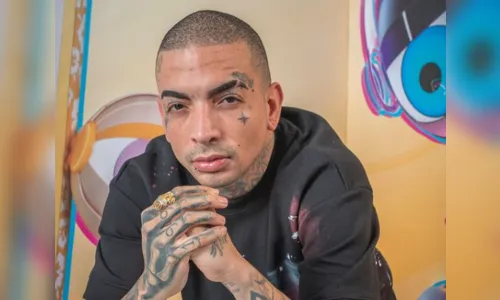 MC Guimê mostra a língua, espanta colegas e viraliza na internet