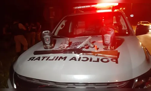 Suspeitos tentam intimidar PMs com arma e morrem em confronto, no PR