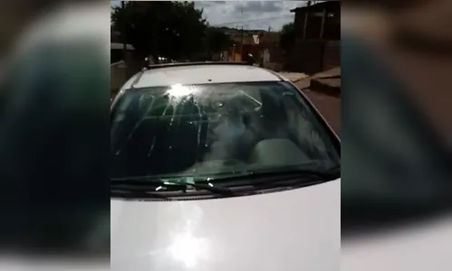 Morador de Apucarana procura a polícia ao ter carro atingido por ovos