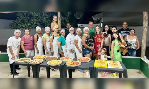 Alunos comemoram encerramento do curso gratuito de preparo de pizza