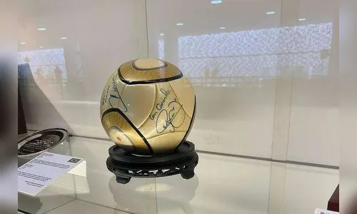 Bola autografada por Neymar é recuperada no interior de São Paulo