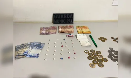 Após denúncias, GM de Arapongas apreende pedras de crack