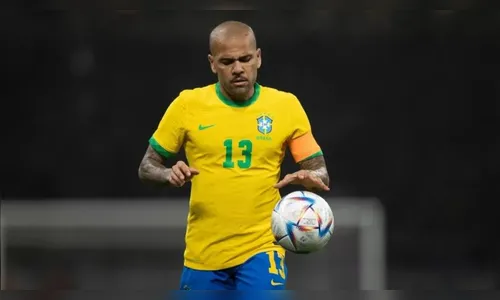 Jogador Daniel Alves é detido pela polícia na Espanha; entenda o caso