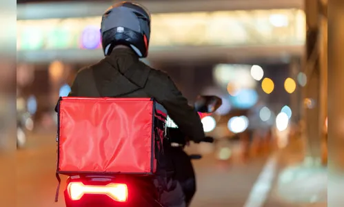 Ladrão aborda entregador e leva dinheiro, celular e lanche