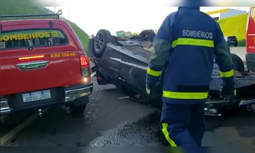 Jornalistas morrem após serem ejetadas em capotamento no PR