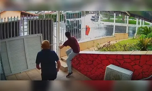 Vídeo: homens escapam da morte desviando de caminhão desgovernado