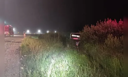 Batida entre ônibus e caminhonete deixa um morto e dois feridos no PR