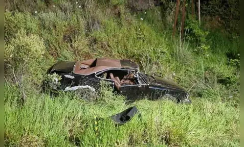 Motorista de Opala morre em capotamento na rodovia PR-182