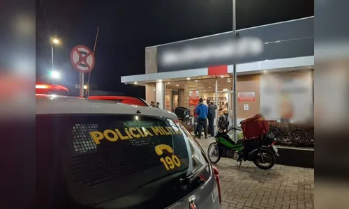 Pai abandona criança em parquinho de lanchonete no Paraná