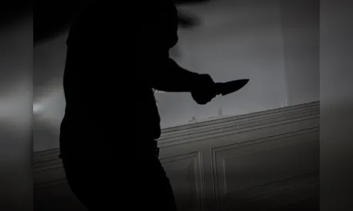 Filho de 11 anos esfaqueia pai após discussão no Paraná