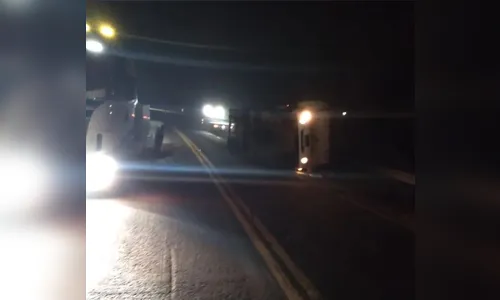 Acidente entre carro e caminhão mata duas crianças na PR-239