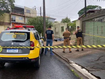 Segundo informações de testemunhas, a vítima foi morta com perfuração por faca no tórax