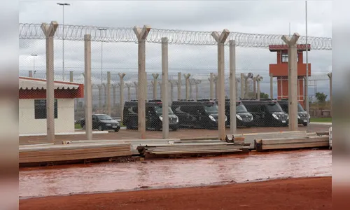 Um mês presos em Brasília, apucaranenses reclamam de comida na cadeia