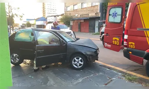 Motorista morre após bater carro em poste no centro de Londrina