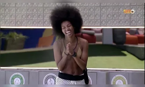 BBB23: Tina tira tranças com ajuda de brothers e ensina reza africana
