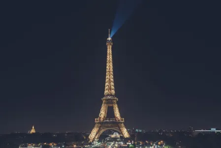Torre Eiffel é considerada uma zona de incidentes criminais