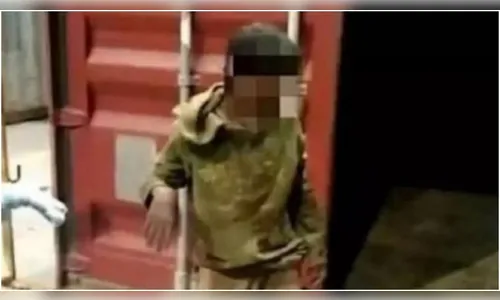 Vídeo: Menino é resgatado após ficar preso em contêiner por 6 dias